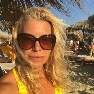 Meet your Posher, Paola